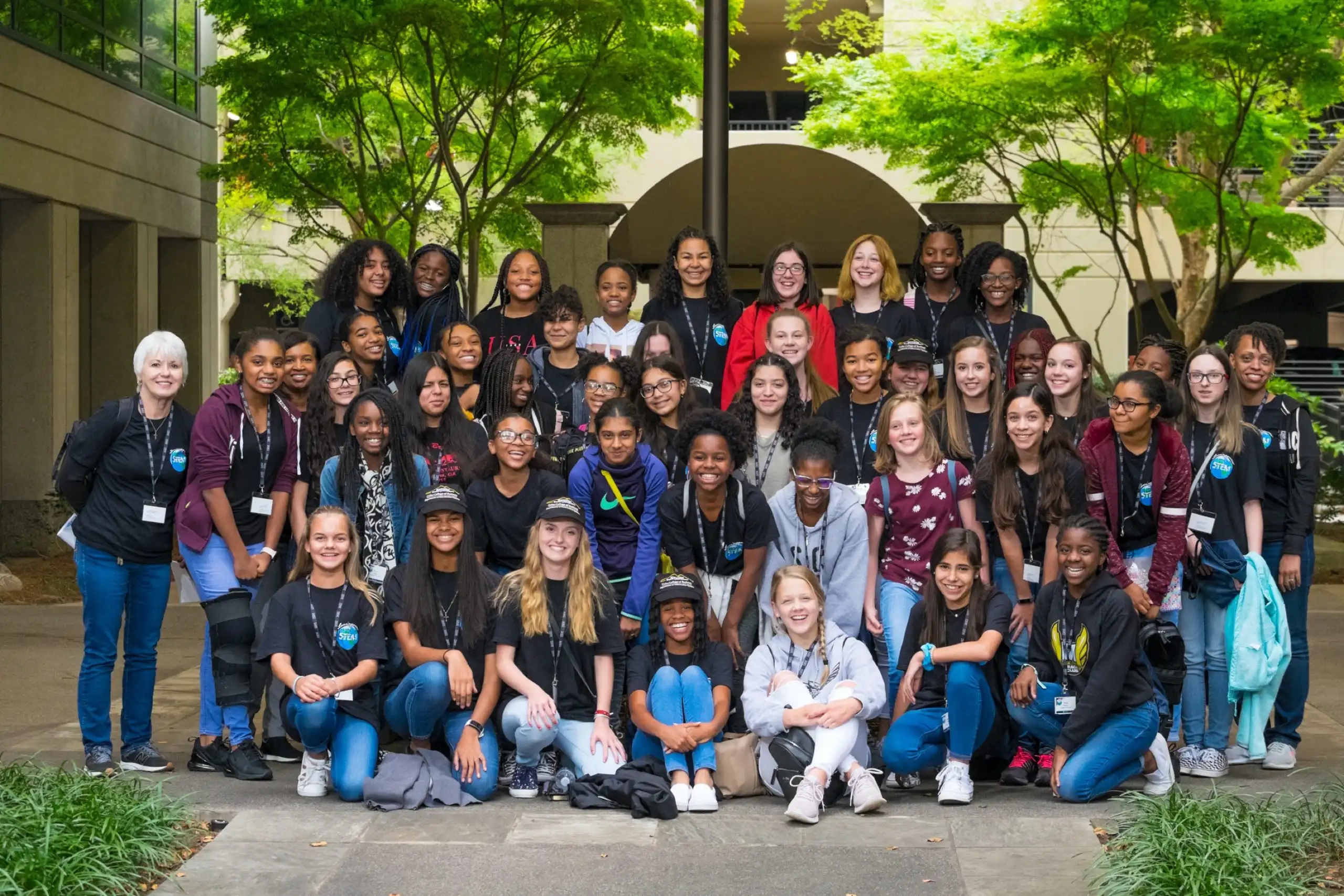 Foto de grupo de las participantes y mentoras del CyberDay4Girls