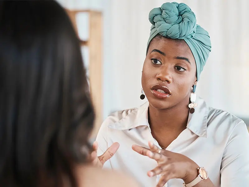 Röportajda genç kadın